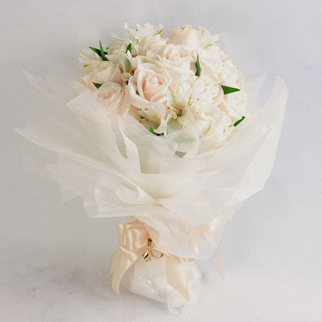 White Puff - Hand Bouquets
