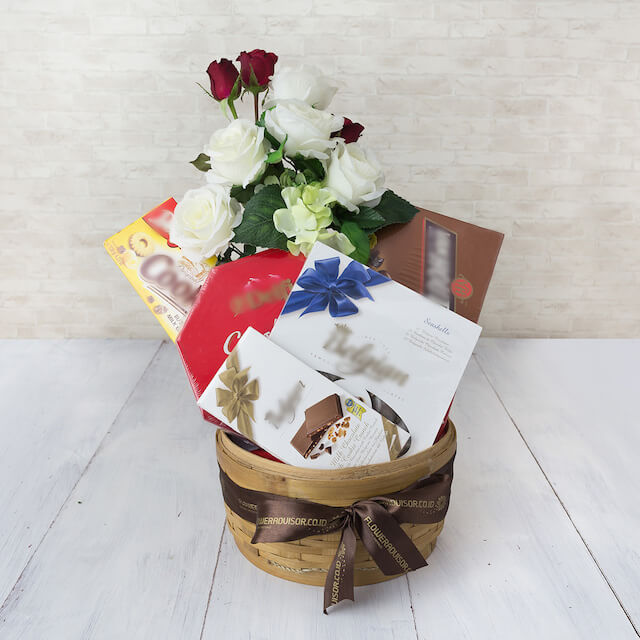 Ultimate Sweet  Love - Flowers Basket