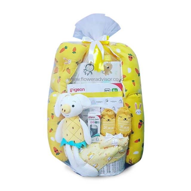 Classic Large Bedcover Hamper Yellow - Baby Gifts